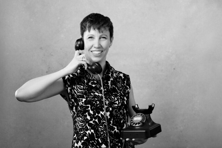 Hart und herzlich Julia am Telefon